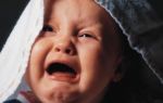 Ребенок плачет без причины: что делать