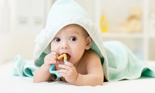У ребенка режутся зубы: что делать: чем обезболить: чем помочь