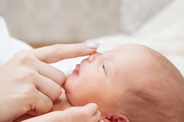 Что делать если заложен нос у новорожденного - простые советы