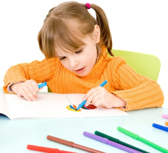 Как научить ребенка рисовать, простые советы и видео