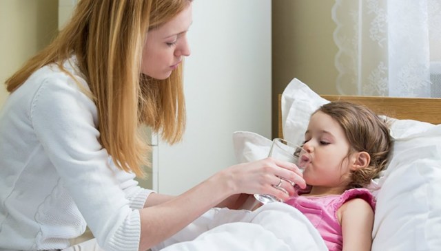 Сильный кашель у ребенка ночью: что делать