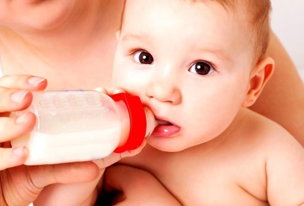 Как прекратить лактацию грудного молока правильно и быстро