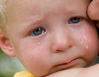 Ребенок плачет без причины: Что делать
