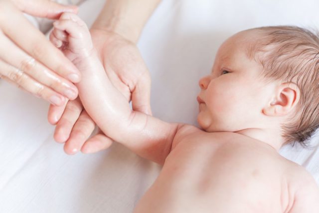 Чем лечить опрелости у новорожденных грудничков