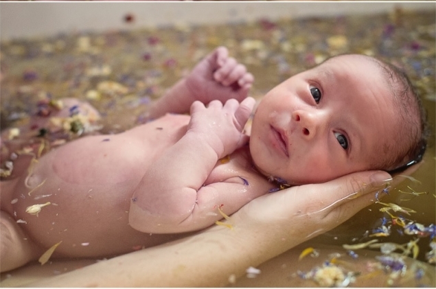 В каких травах купать новорожденного ребенка