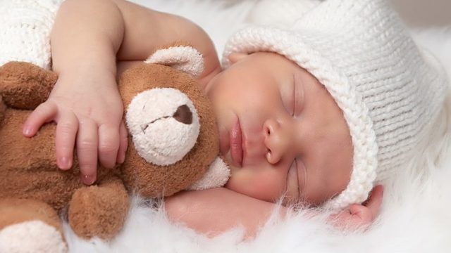 Как уложить новорожденного ребенка спать ночью