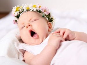 Сколько должен спать новорожденный ребенок между кормлениями