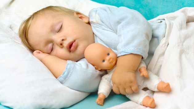 Как быстро научить ребенка засыпать самостоятельно - советы родителям