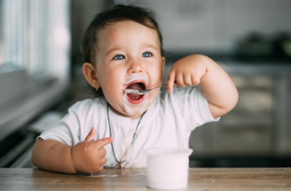 Со скольки месяцев можно давать ребенку йогурт