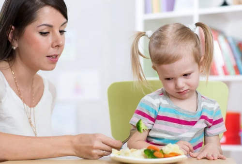 Как повысить аппетит у ребенка, если он плохо ест