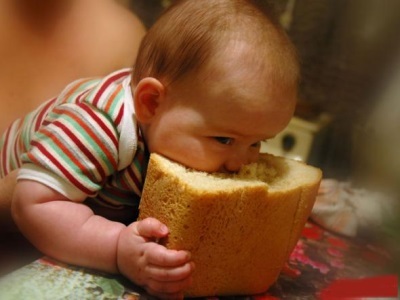 Когда ребенку можно давать хлеб и можно ли давать его грудничку