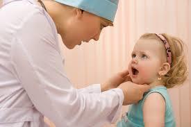 Плохой  запах изо рта у ребенка, почему возникает кислый и неприятный запах у детей