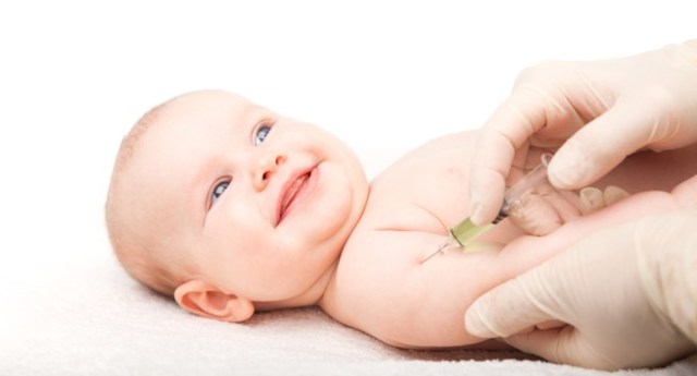 Сколько прививок делают ребенку до года и как это влияет на малыша